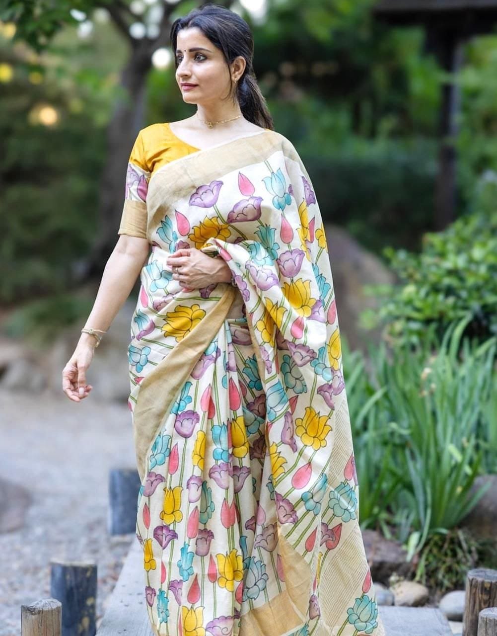 Linen Saree with Gold Jari 5×5 Border & Digital Print image 0