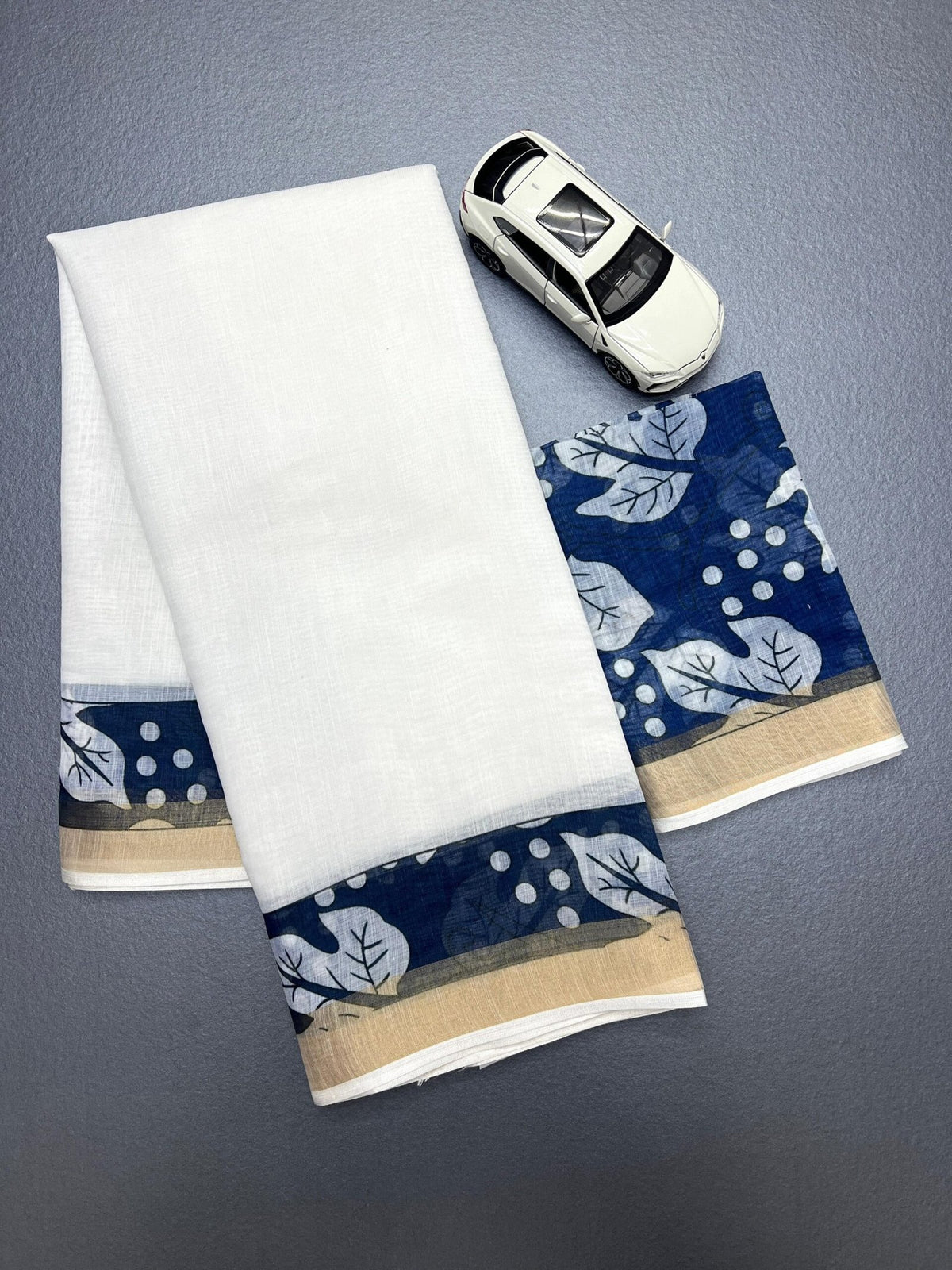 Plain Linen Saree with Digital Print & Matching Blouse image 2