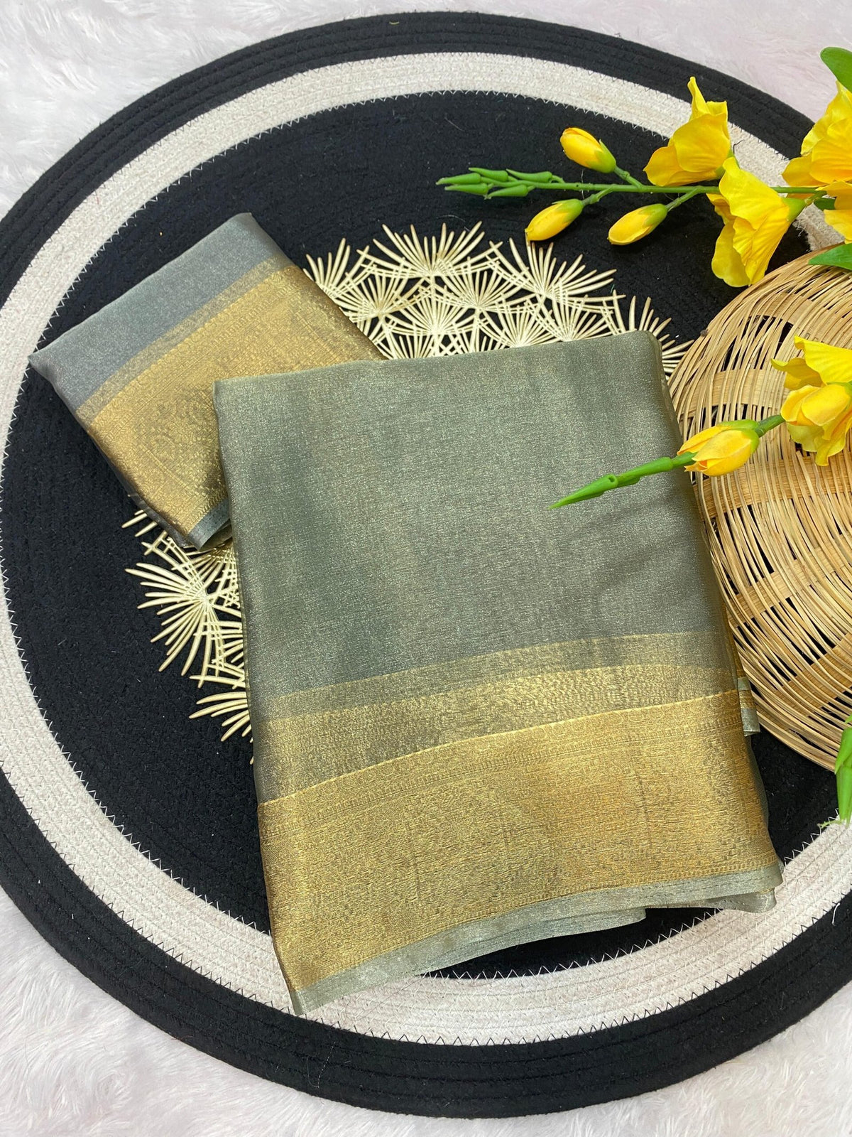 Pure Jacquard Weaving Khadi Silk Tissue Organza Saree with Elegant Border - Olive Grey image