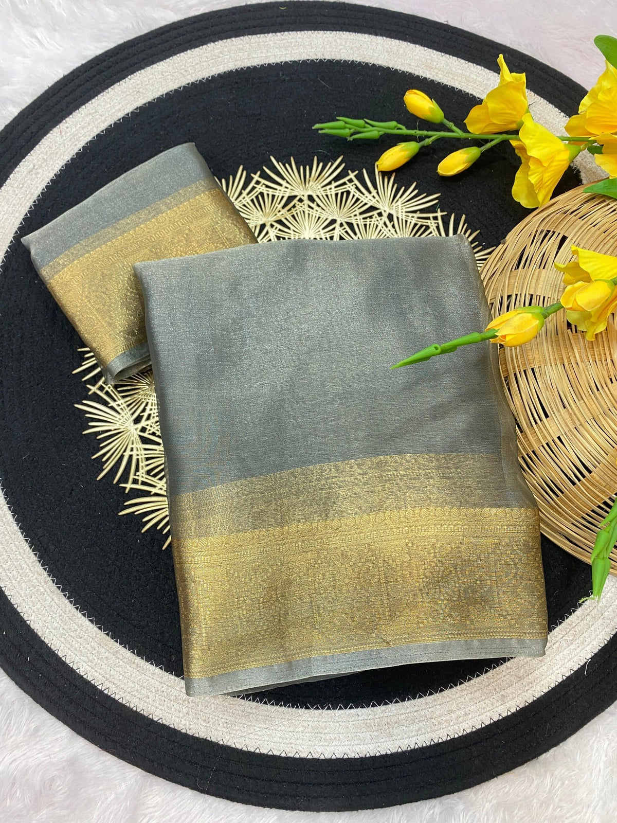 Pure Jacquard Weaving Khadi Silk Tissue Organza Saree with Elegant Border - Silver Grey image